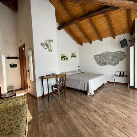 Hotel La Torre Castiglione dʼIntelvi Exteriör bild