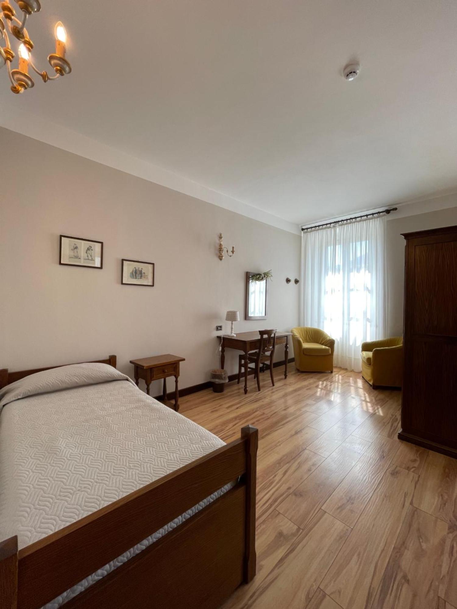 Hotel La Torre Castiglione dʼIntelvi Exteriör bild