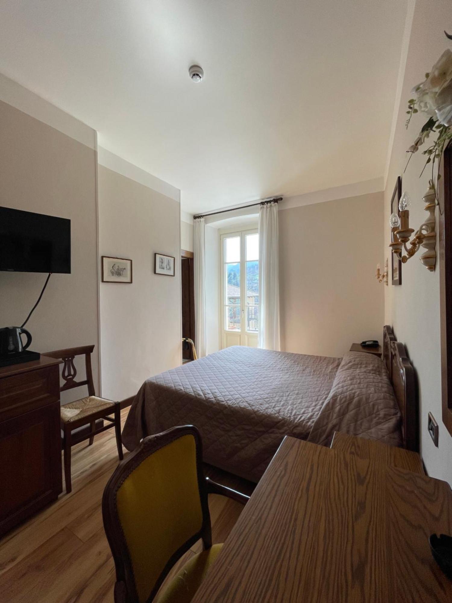 Hotel La Torre Castiglione dʼIntelvi Exteriör bild