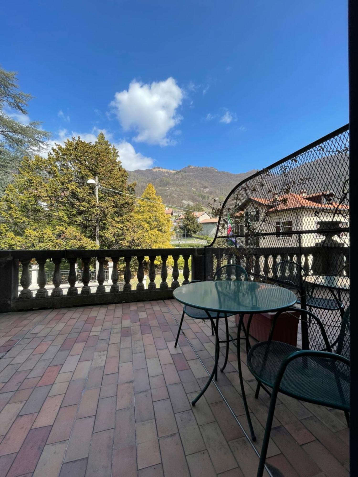 Hotel La Torre Castiglione dʼIntelvi Exteriör bild