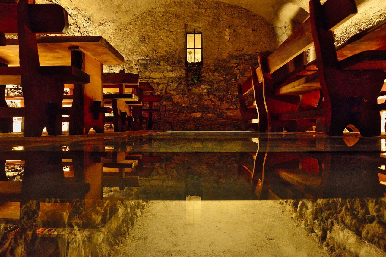 Hotel La Torre Castiglione dʼIntelvi Exteriör bild